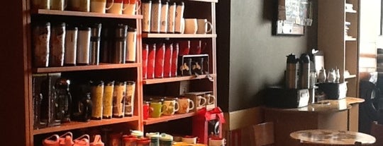 Starbucks is one of Tempat yang Disukai Аndrei.