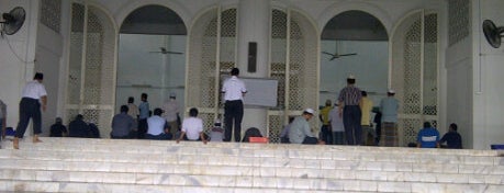 Masjid Lapangan Terbang Sultan Abdul Aziz Shah is one of Masjid & Surau.