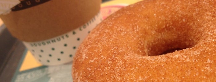 クリスピー・クリーム・ドーナツ アミュプラザ博多店 is one of Krispy Kreme Doughnuts.