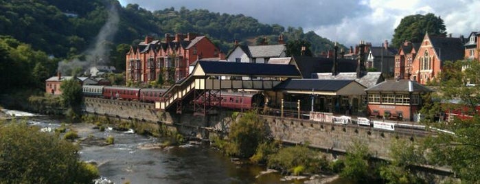 Llangollen Railway Station is one of Elliott’s Liked Places.