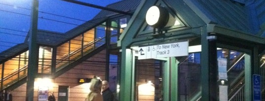 Metro North - Greenwich Station is one of Yale.