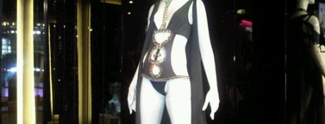 Ivana Sert Icon Store is one of İstanbul Shopping.
