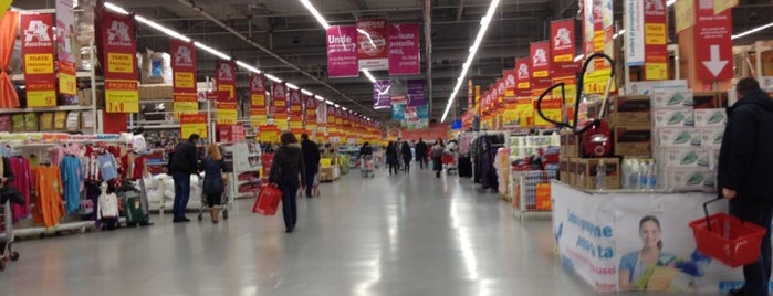 Auchan is one of Remusさんのお気に入りスポット.