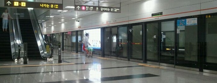 ガラク市場(カラクシジャン)駅 is one of Subway Stations in Seoul(line1~4 & DX).