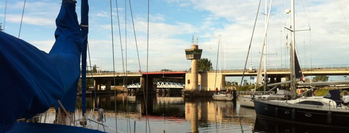 Draaibrug Schiphol Oost is one of Aydınさんのお気に入りスポット.