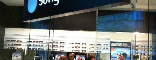 Sunglass Hut at Macy's is one of Carlosさんのお気に入りスポット.