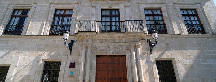 Palacio de Aranibar - Área de Turismo is one of Dependencias municipales.