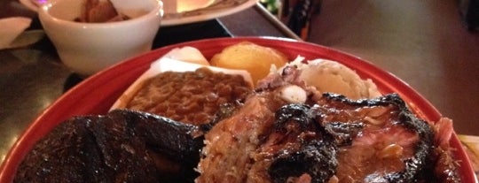 Grumpy's Bar B Que Roadhouse is one of Debiさんのお気に入りスポット.