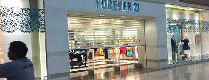 Forever 21 is one of Любимые ТЦ и магазины.