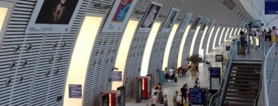 Avignon TGV Railway Station is one of The Amazing Race 01 map.