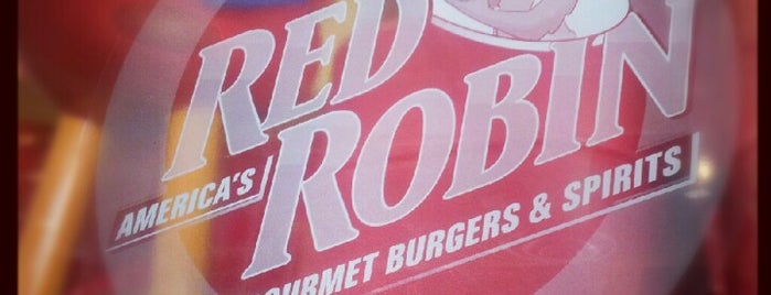 Red Robin Gourmet Burgers and Brews is one of สถานที่ที่ Stuart ถูกใจ.
