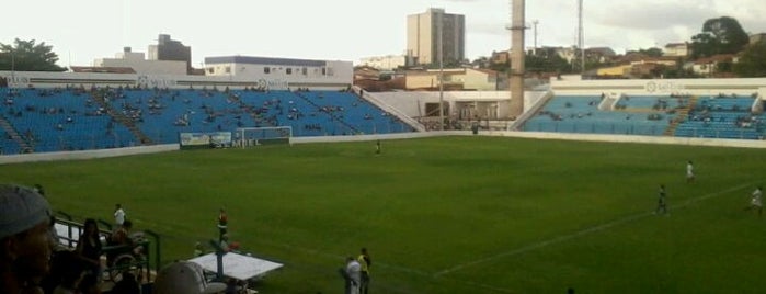 Estádio Municipal Nhozinho Santos is one of 100 lugares para visitar em São Luís.