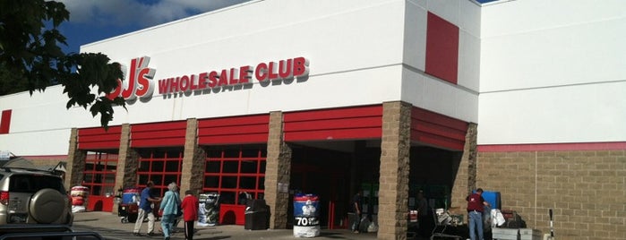 BJ's Wholesale Club is one of Tempat yang Disukai Bill.