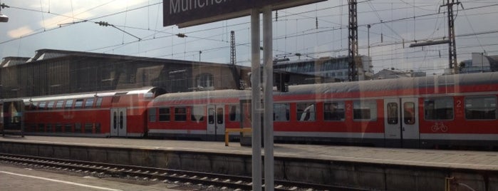 Gleis 33/34 is one of München Hauptbahnhof.