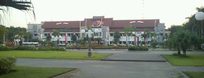 Balai Kota Surabaya is one of =L031=.