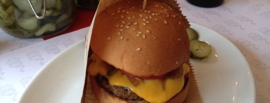 Burger Bar is one of aceさんの保存済みスポット.