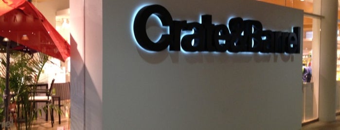 Crate & Barrel is one of Lugares favoritos de Linda.