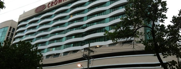 Crowne Plaza is one of Dulceさんのお気に入りスポット.