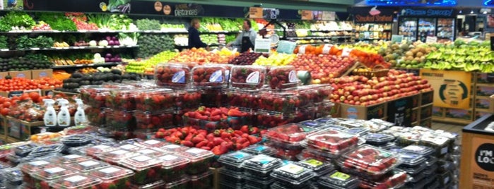 Whole Foods Market is one of Posti che sono piaciuti a Xiao.