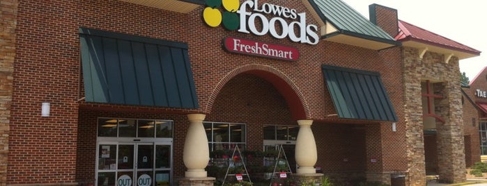 Lowes Foods is one of Tempat yang Disukai Arnaldo.
