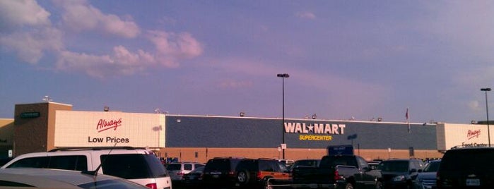 Walmart Supercenter is one of Locais curtidos por Autumn.