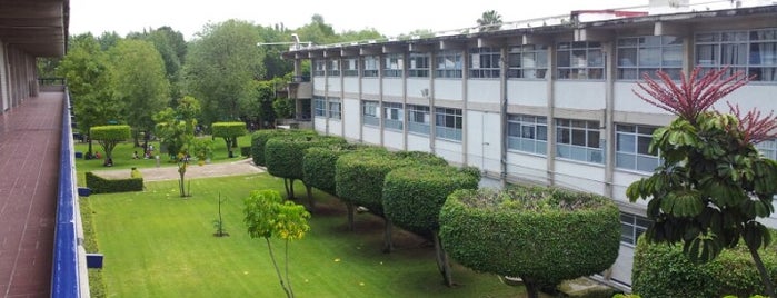 Centro Universitario de Ciencias Económico Administrativas (CUCEA) is one of Tempat yang Disukai Cindy.