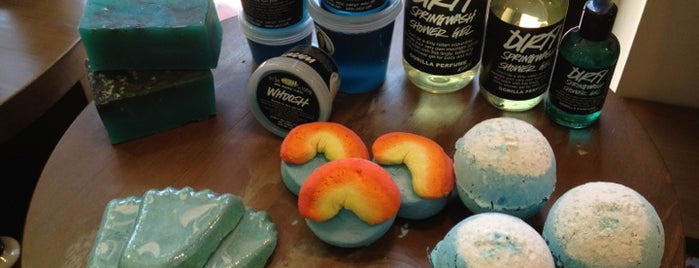 Lush is one of Elifさんのお気に入りスポット.