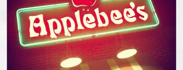 Applebee's is one of Tempat yang Disukai Chester.