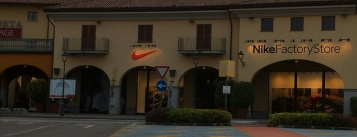 Nike Factory Store is one of Locais curtidos por Vito.