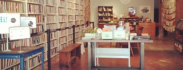 Brooklyn Art Library is one of Bさんの保存済みスポット.