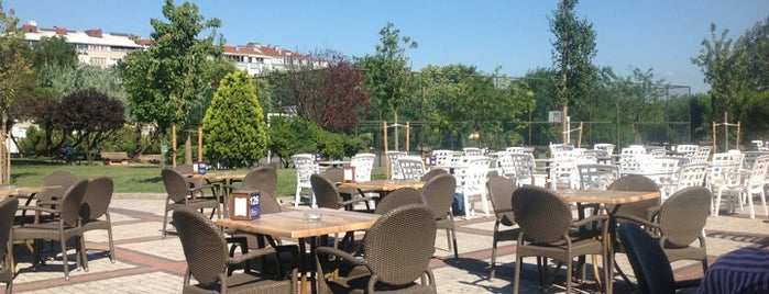 Şelale Nargile ve Kafeterya is one of Lugares favoritos de Burak.