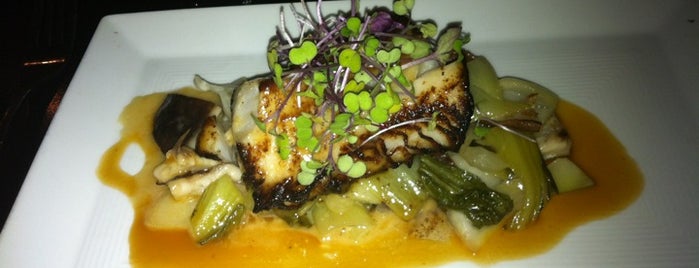 Eden Restaurant and Lounge is one of The 13 Best Places for Yellowfin Tuna in Miami Beach.