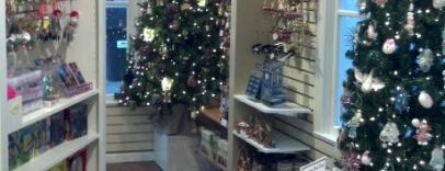 S. Claus & Co. Gift Shop is one of Lugares favoritos de Lizzie.