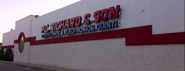 PC Richard & Son is one of สถานที่ที่ Denise D. ถูกใจ.