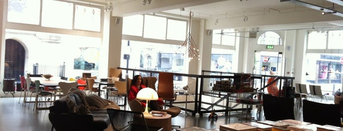 Republic of Fritz Hansen Showroom is one of Posti che sono piaciuti a Azeem.