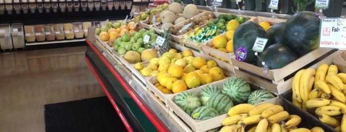 MOM's Organic Market is one of Lugares guardados de George.