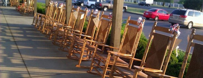 Cracker Barrel Old Country Store is one of สถานที่ที่ Jared ถูกใจ.