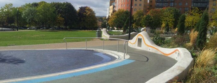 Devonshire Green is one of Sheffield Circular.
