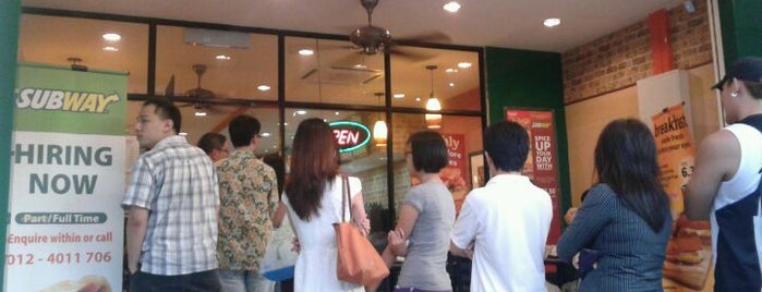 SUBWAY is one of สถานที่ที่ Charlie ถูกใจ.