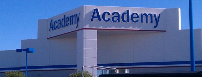 Academy Sports + Outdoors is one of Angelle'nin Beğendiği Mekanlar.