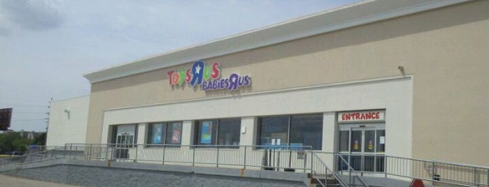Toys"R"Us is one of Benさんのお気に入りスポット.