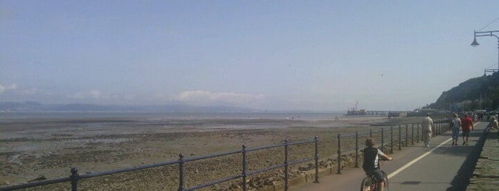 Mumbles Seafront is one of Phillip 님이 좋아한 장소.