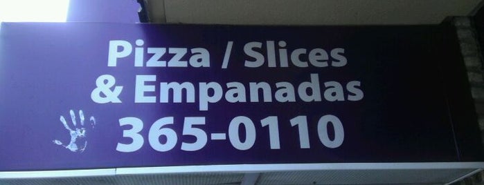 Manolo's Pizza and Empanadas is one of Orte, die Lisa gefallen.