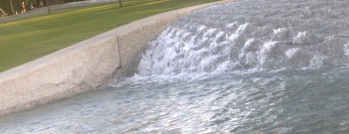 Diana Princess of Wales Memorial Fountain is one of Must Visit London.