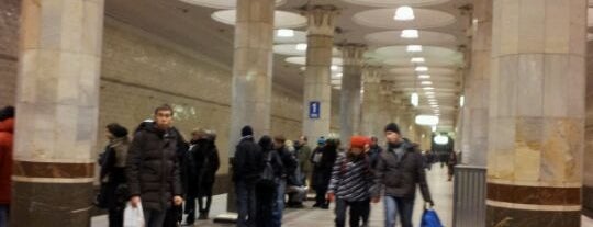 Метро Киевская, Филёвская линия is one of Метро Москвы (Moscow Metro).