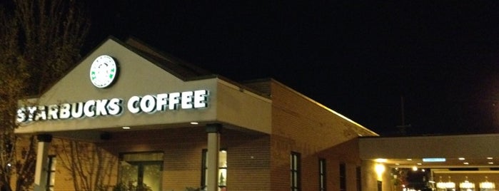 Starbucks is one of สถานที่ที่ Alexis ถูกใจ.