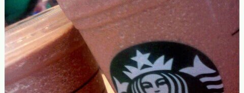 Starbucks is one of Orte, die Matt gefallen.