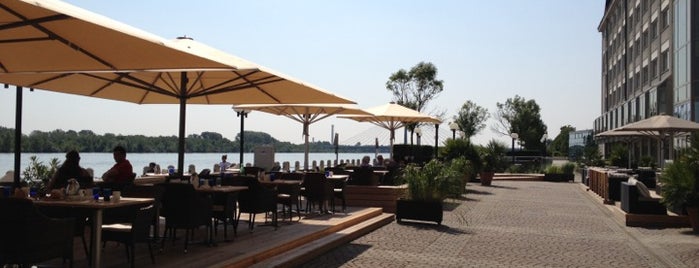 Hilton Vienna Danube Waterfront is one of Locais salvos de Jasmina.
