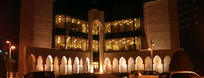 Al-Babtain Library For Arabic Poetry is one of Lieux sauvegardés par 🍸👑ALI 👑🍸.