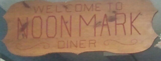 Noon Mark Diner is one of สถานที่ที่ Steve ถูกใจ.